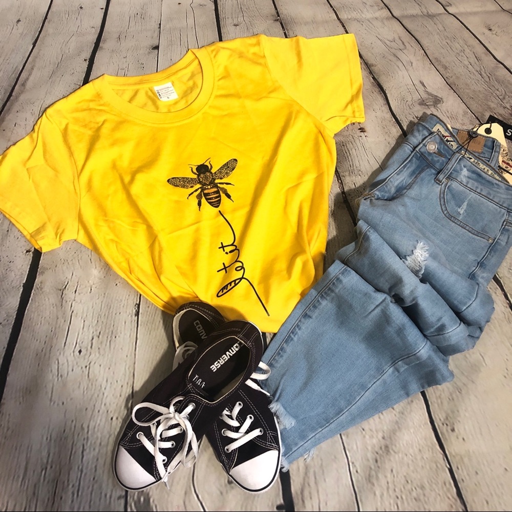 New With Tags Let it 🐝 Be T-Shirt